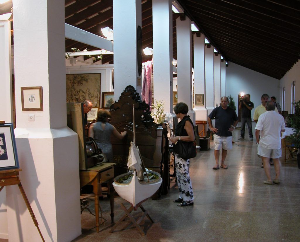 Feria de antigüedades, Es Mercadal, Menorca